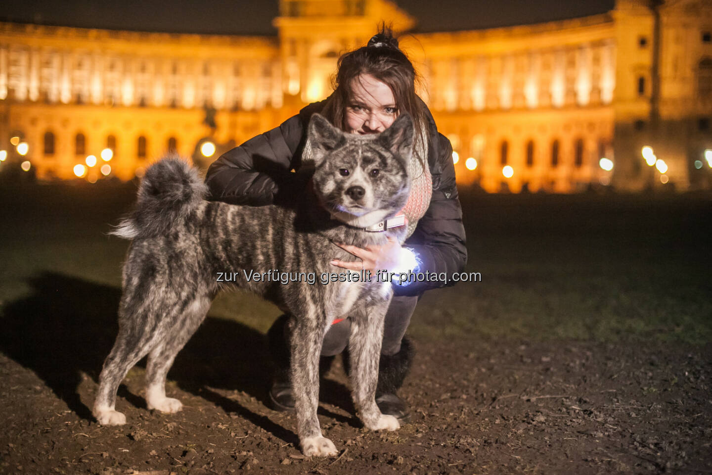 Jungschauspielerin Roxanne Rapp mit Hündin Jin