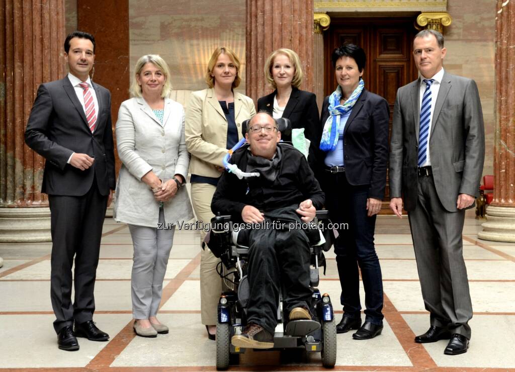 Nikolaus Scherak (Neos), Eva Mückstein (Grüne), Franz-Joseph Huainigg (ÖVP), Gertrude Aubauer (ÖVP, Vorsitzende), Dagmar Belakowitsch-Jenewein (FPÖ, Stv. Vorsitzende), Georg Vetter (TS), Johannes Jarolim (SPÖ, Stv. Vorsitzender): ÖVP Parlamentsklub: Aubauer/Jarolim/Belakowitsch-Jenewein: Für ein Lebensende in Würde - Schmerzen lindern, Ängste nehmen, Versorgung sichern, © Aussender (03.03.2015) 