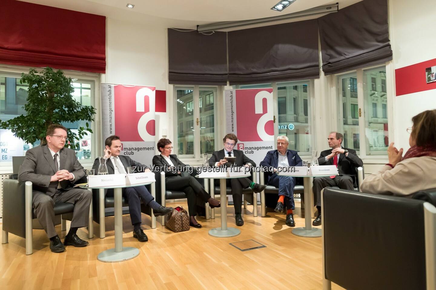 Michael Neischl (Steuerberater), Franz Schellhorn (Agenda Austria), Gabriele Tamandl (Budgetsprecherin, ÖVP), Lukas Sustala (NZZ Österreich), Bruno Rossmann (Budgetsprecher, Die Grünen), Peter Brandner (Die Weisse Wirtschaft): management club: mc-quergeredet: Steuerreform - Großer Wurf oder kleinster gemeinsamer Nenner?