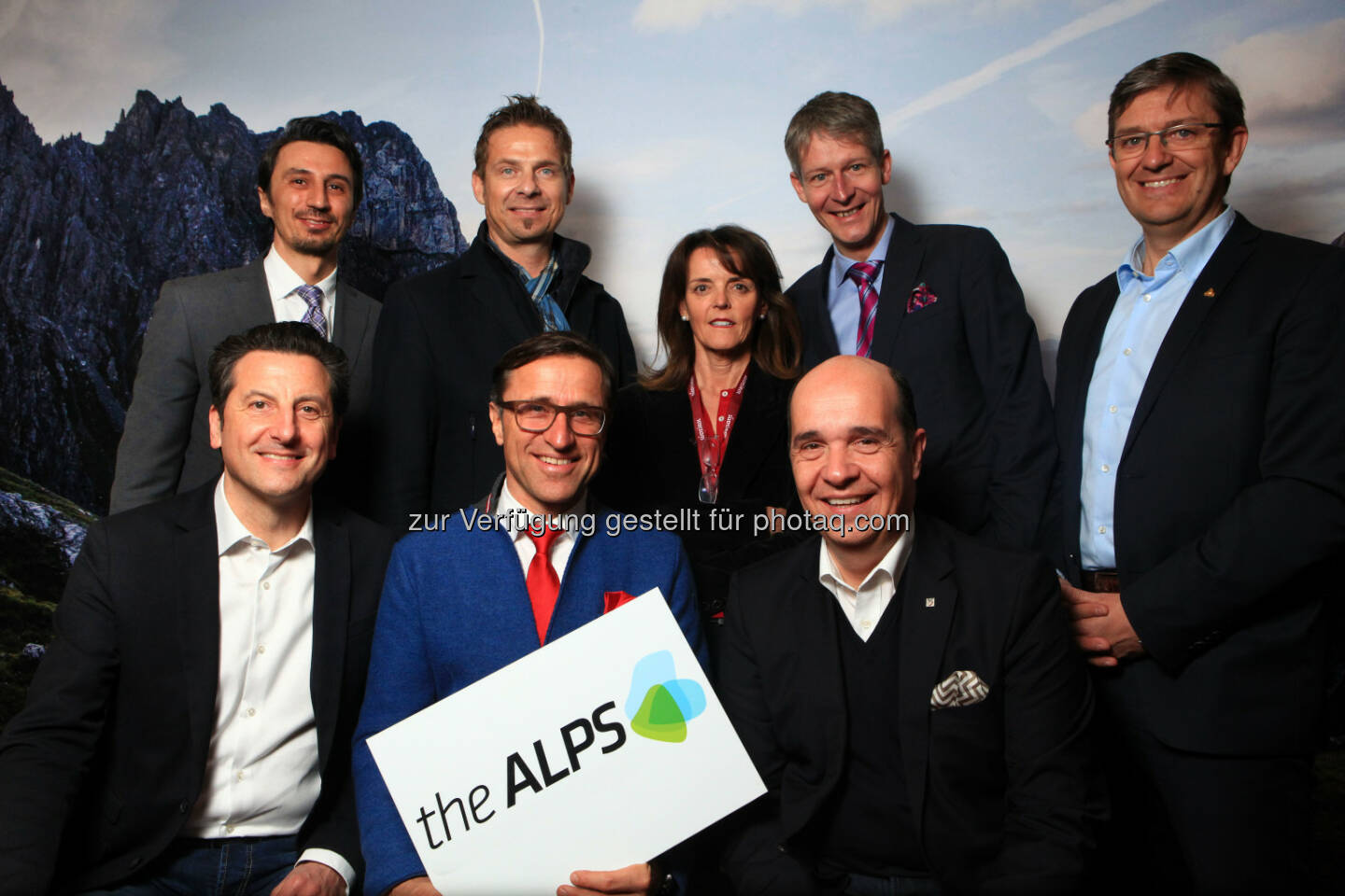 Maurizio Rossini (Trentino Turismo), Josef Margreiter (Tirol Werbung), Gaudenz Thoma (Graubünden Ferien), Marco Pappalardo (Südtirol Marketing), Harry John (BE! Tourism), Uli Rubner (Südtirol Marketing), Marcel Perren (Luzern - Vierwaldstättersee), Damian Constantin ( Valais Promotion) Nicht im Bild: Marc Bechet (Rhone Alpes Tourisme): theAlps: AlpNet: Der Alpentourismus bündelt seine Kräfte