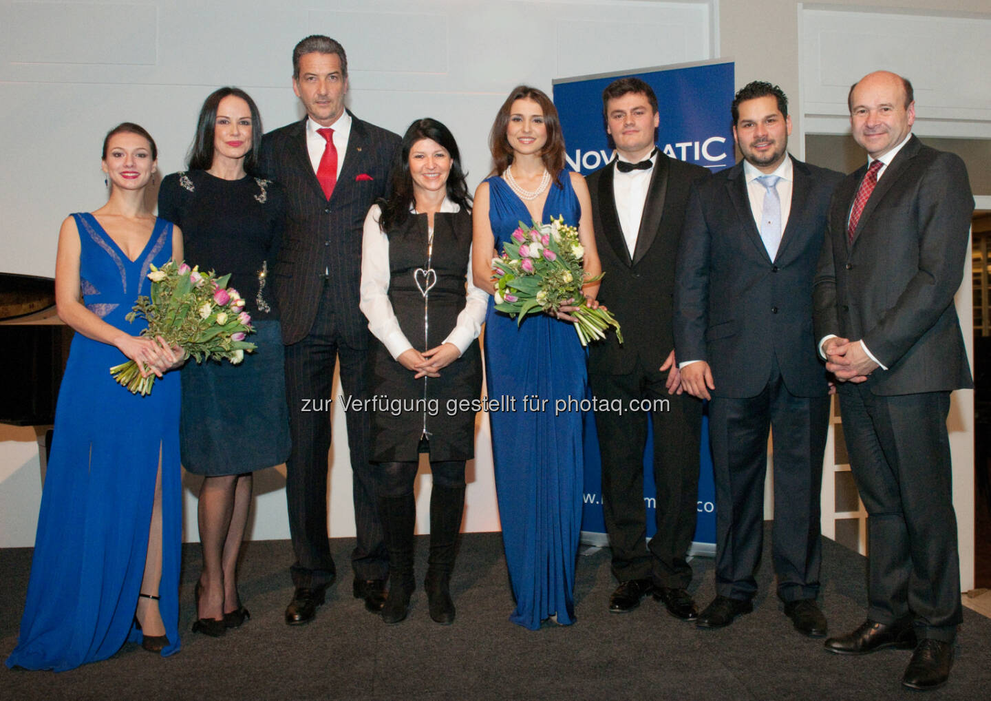 Catherine Trottmann (Novomatic-Stipendiatin), Mag. Martina Kurz (Aufsichtsrätin Novomatic AG), Harald Neumann (Vorstandsvorsitzender Novomatic AG), Martina Flitsch (Aufsichtsrätin Novomatic AG), Valentina Nafornita (Sopran), Mihail Dogotari (Bariton), Carlos Osuna (Tenor), und Dominique Meyer (Staatsoperndirektor): Novomatic AG: Weltstars der Wiener Staatsoper zu Gast im Novomatic Forum