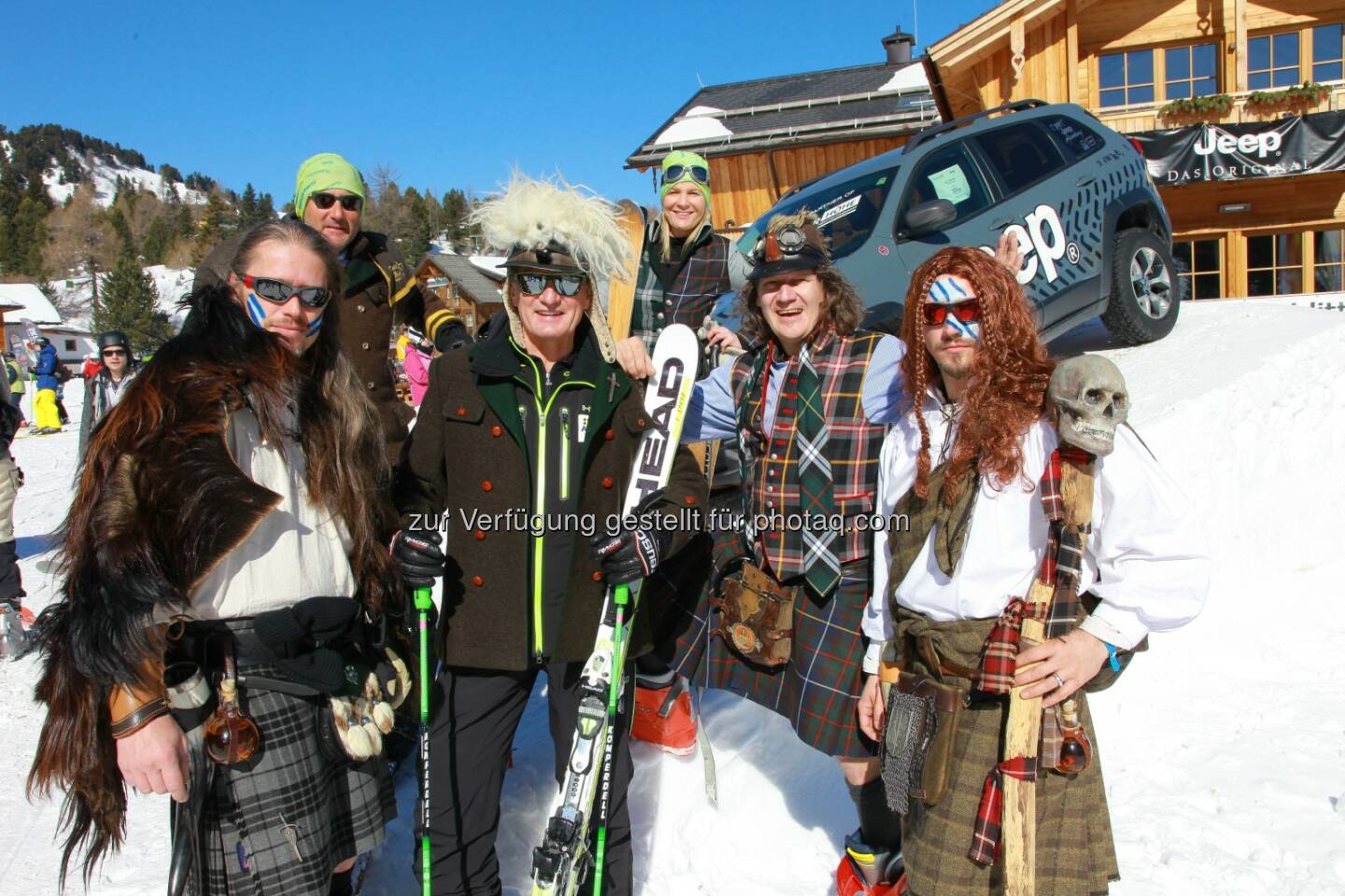 Werner Pucher (Styrian Highland Devils), Turracher Höhe Pistenbutler Elmar, Franz Klammer, Turracher Marketingchefin Elke Basler, Thomas MC Fetzn Rettl und Michael Flecker (Styrian Highland Devils): Turracher Höhe Marketing GmbH: Carving im Kilt mit Franz Klammer