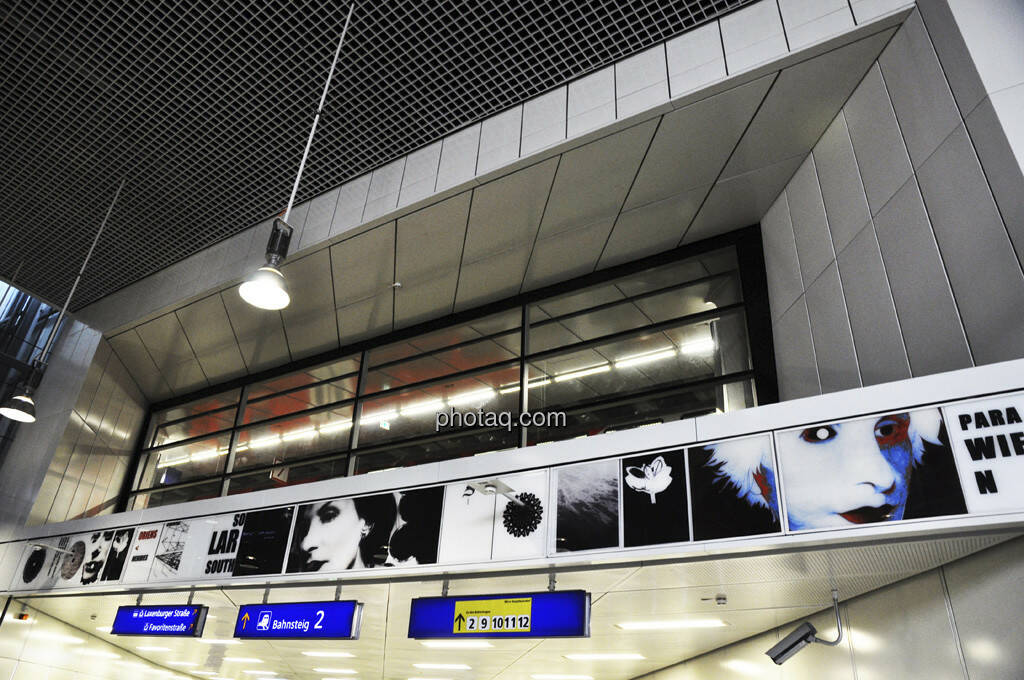 Franz Graf: SUED - U-Bahn Station Südtirolerplatz (17.02.2013) 