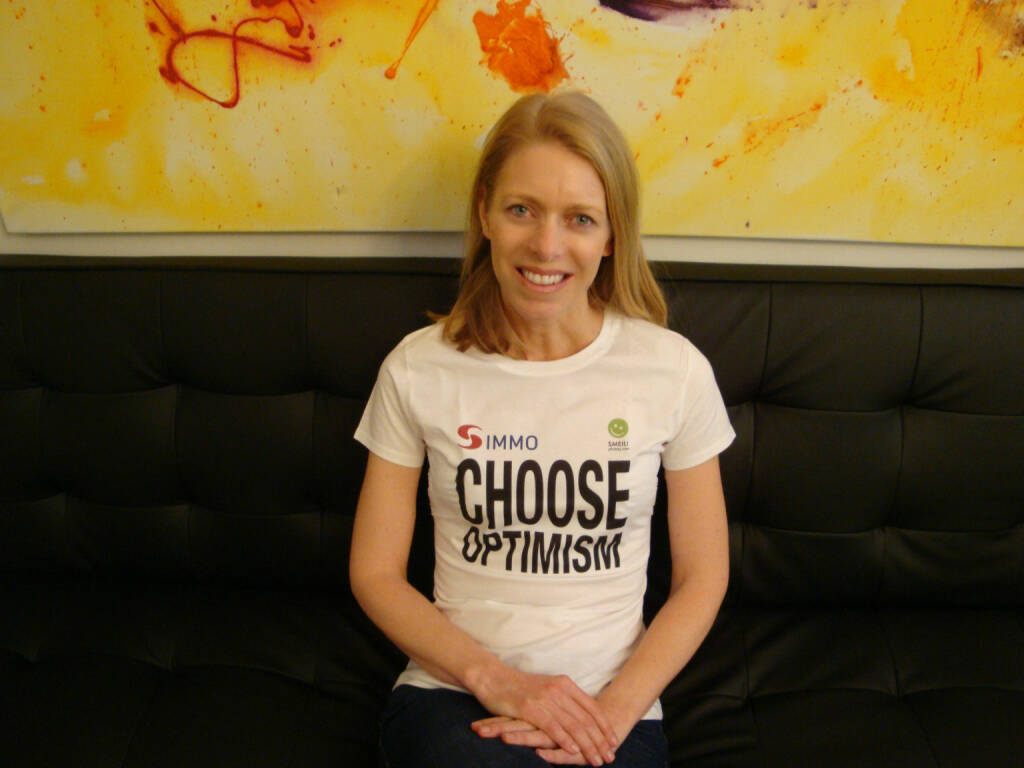 Dorothea Pritz (BrandensteinCOM) Choose Optimism, Shirt in der S Immo / Smeil-Edition, © Diverse Fotografen / Aktion wurde vom Börse Express 2014 an photaq/BSN übetragen (16.03.2015) 