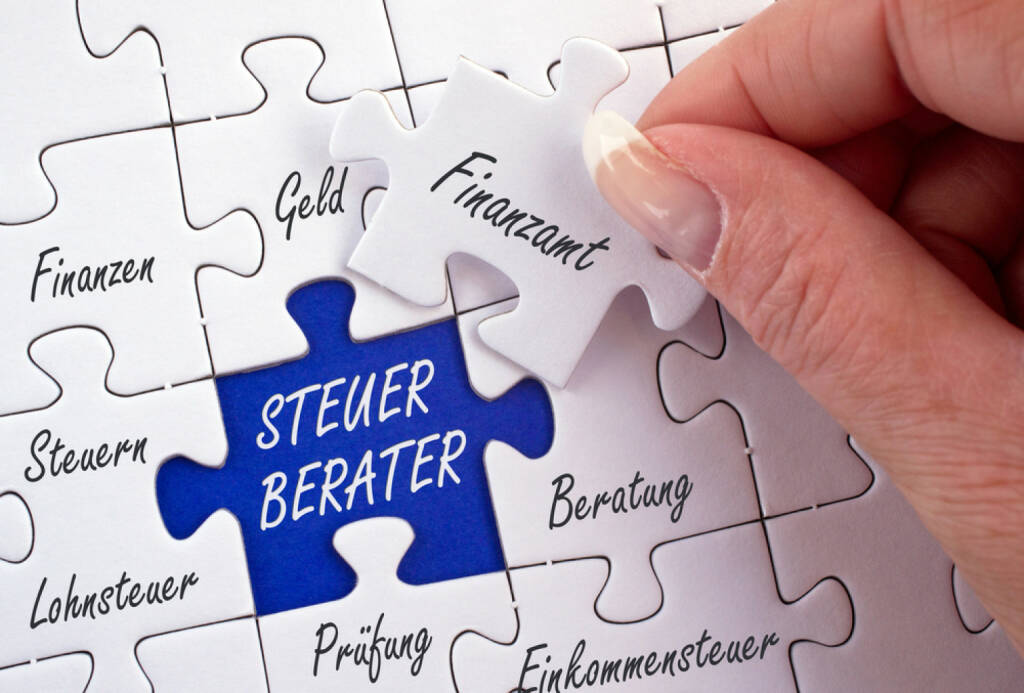 Steuerberater, http://www.shutterstock.com/de/pic-168033260/stock-photo-tax-consultant-german-language-steuerberater.html, © www.shutterstock.com (17.03.2015) 