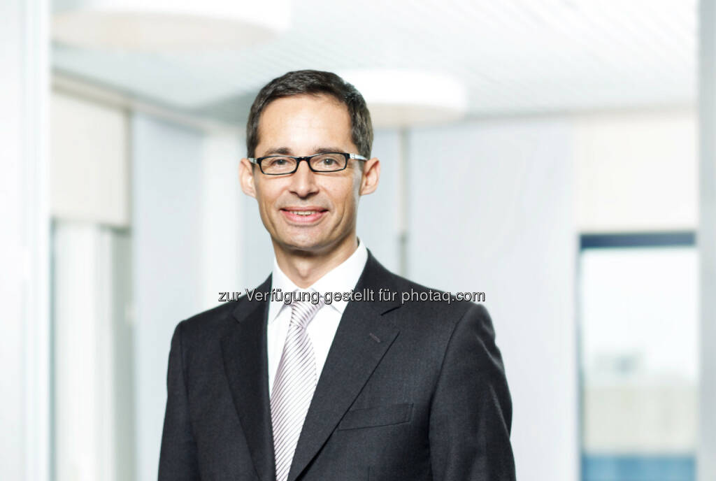 Der Aufsichtsrat der Lenzing AG hat Stefan Doboczky (47) zum neuen Vorstandsvorsitzenden des Unternehmens bestellt. Doboczky wird sein Amt mit 01.06.2015 übernehmen. Er folgt auf Peter Untersperger, der seine Funktion als CEO zum 31.05.2015 auf eigenen Wunsch vorzeitig niederlegt, © Aussender (20.03.2015) 