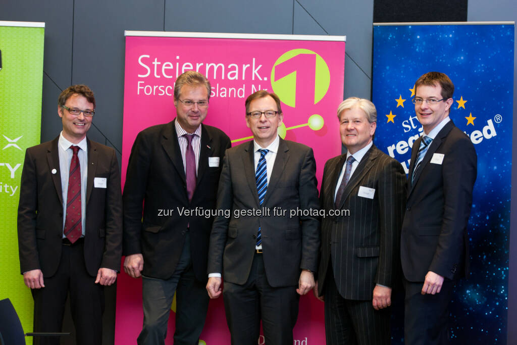 Stefan Grünwald (FH Campus 02), Direktor Karl-Heinz Dernoscheg (WKO Steiermark), Landesrat Christian Buchmann (Land Steiermark), Erich Brugger (FH Campus 02), Christian Kittl (evolaris next level GmbH): FH Campus 02: Wirtschafts- und Wissenschaftsexperten diskutierten über digitale Assistenzsysteme, © Aussender (20.03.2015) 