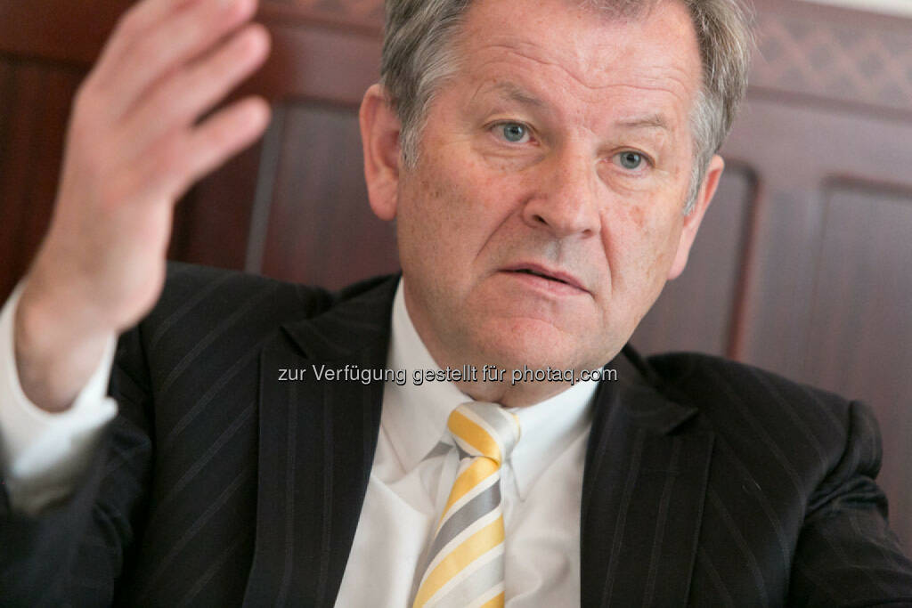 Eduard Zehetner (Immofinanz), http://blog.immofinanz.com/de/2015/03/23/immofinanz-wollen-kontrolle-ueber-ca-immo-erlangen/
, © Martina Draper für Immofinanz (24.03.2015) 