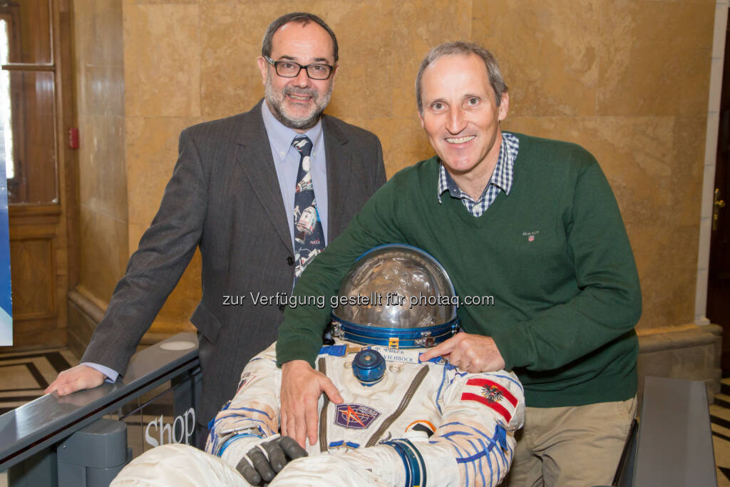 NHM Generaldirektor Christian Köberl, Franz Viehböck, ehemaliger RaumfahrerNaturhistorisches Museum: Anruf ins Weltall: Mission X In-Flight-Call zur ISS im NHM Wien (Bild: NHM Wien/APA-Fotoservice/Juhasz), © Aussender (25.03.2015) 