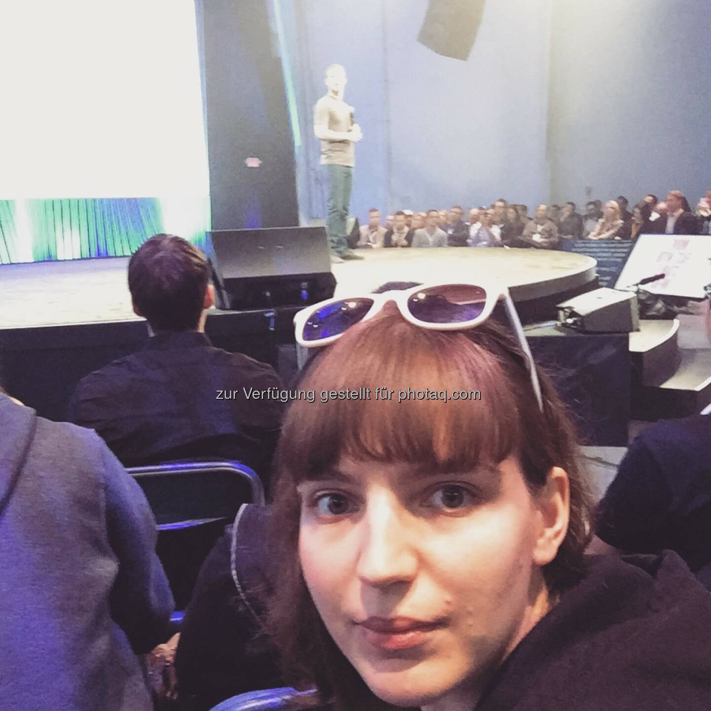 Ein Selfie mit Mark Zuckerberg. Kann man mal machen. - Teresa Hammerl, Facebook F8 2015 http://www.fillmore.at/lifestyle/das-war-mein-tag-auf-der-facebook-konferenz-f8/