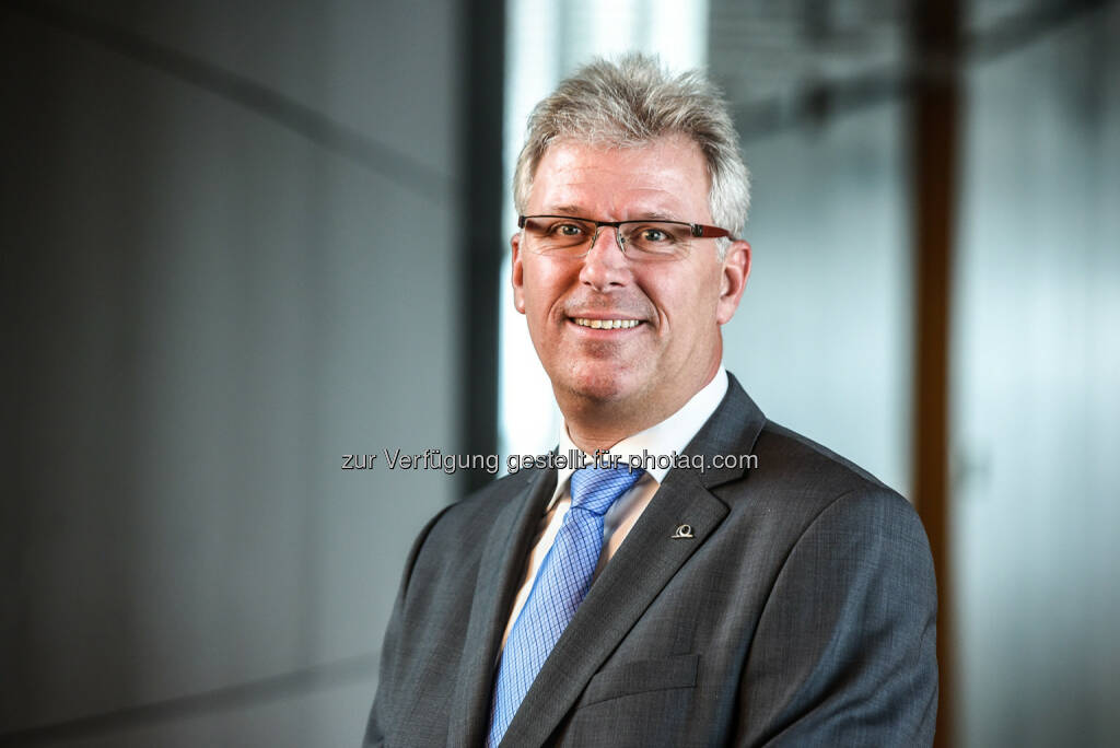 Eduard Angerer wird neuer Uniqa Österreich Bereichsleiter Versicherungstechnik Industrie & Individual, © Aussender (27.03.2015) 