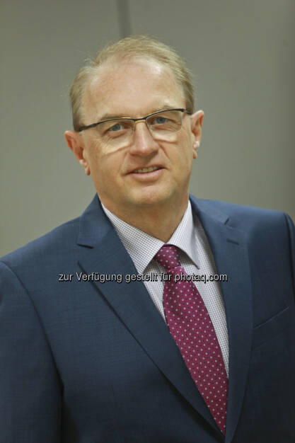 Georg Höbenstreit leitet das Klebstoffgeschäft für Konsumenten, Handwerker und Bau in Osteuropa (Bild: Elke Mayr/Henkel Austria), © Aussender (30.03.2015) 