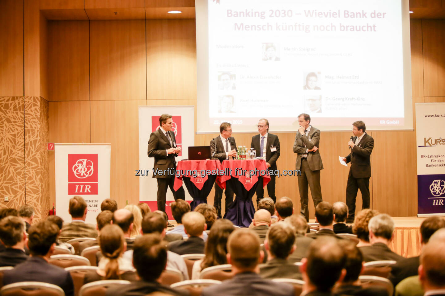 Alexis Eisenhofer (financial.com AG), Helmut Ettl, (Finanzmarktaufsicht), Roel Huisman (ING-DiBa Direktbank Austria), Georg Kraft-Kinz (RLB NÖ-Wien) diskutierten gemeinsam mit dem Moderator Martin Szelgrad (Report Verlag GmbH & Co KG) über die Rolle der Banken beim Banking der Zukunft. Banken in Österreich – Zwischen Aufsichtsbashing und Shadow-Banking (Bild: Astrid Bartl und IIR)