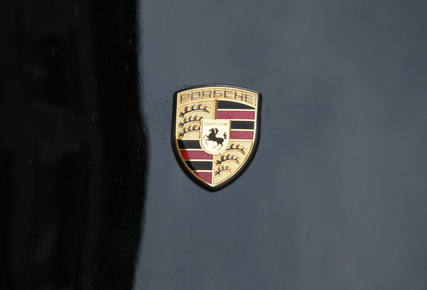 Porsche Logo <a href=http://www.shutterstock.com/gallery-320989p1.html?cr=00&pl=edit-00>360b</a> / <a href=http://www.shutterstock.com/editorial?cr=00&pl=edit-00>Shutterstock.com</a>