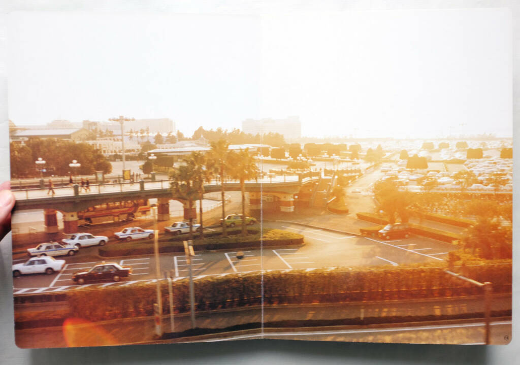 Takashi Homma - Tokyo Suburbia (1998), 350-600 Euro - http://josefchladek.com/book/takashi_homma_-_tokyo_suburbia (05.04.2015) 