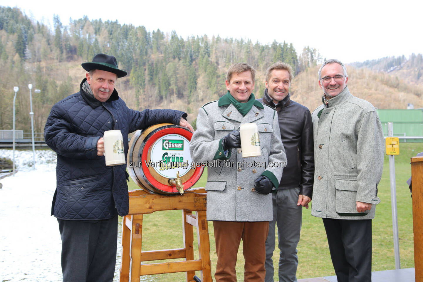 Beim Bieranstich: Brau Union Österreich Generaldirektor Markus Liebl, Bürgermeister Leoben Kurt Wallner, Ehrenbrauer Hans Knauss, Braumeister Andreas Werner - Erste Grüne Großbrauerei Göss wird Realität (Bild: Armin Russold / Brau Union Österreich)