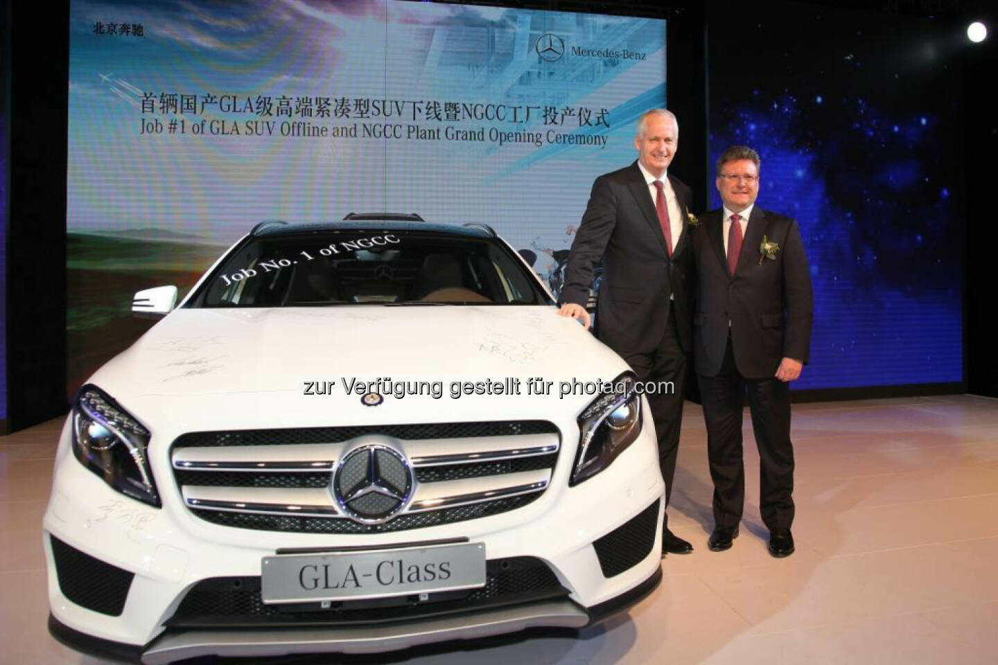 Hubertus Troska (Vorstandsmitglied der Daimler AG) und Frank Deiss (Präsident und CEO von Bbac) bei der feierlichen Eröffnung des neuen Kompaktwagen-Werks in Peking.
