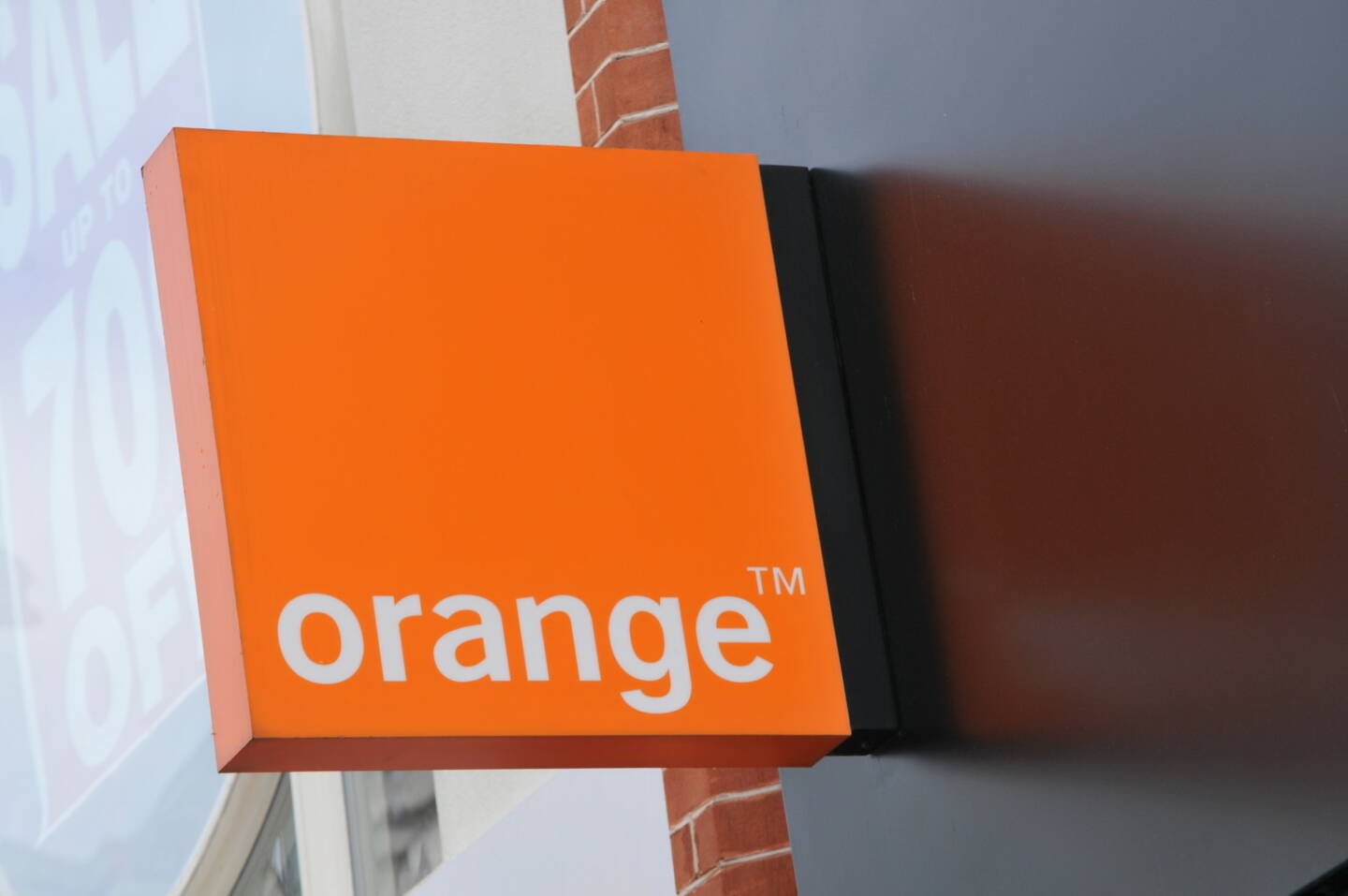 Orange Telecom, Logo <a href=http://www.shutterstock.com/gallery-280333p1.html?cr=00&pl=edit-00>Lucian Milasan</a> / <a href=http://www.shutterstock.com/editorial?cr=00&pl=edit-00>Shutterstock.com</a>