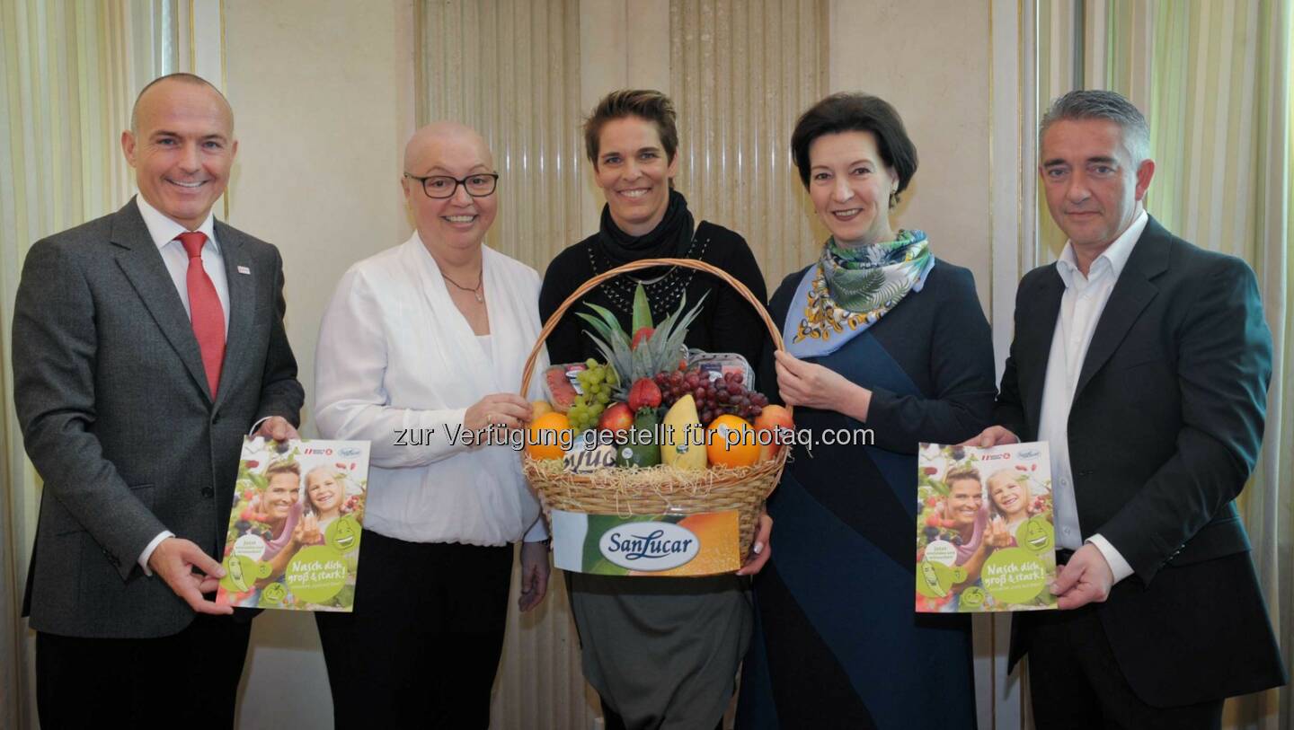 Gerald Klug, Sporthilfe-Präsident und Bundesminister für Landesverteidigung und Sport, Sabine Oberhauser, Bundesministerin für Gesundheit, Michaela Dorfmeister, Testimonial der Schulinitiative, Gabriele Heinisch-Hosek, Bundesministerin für Bildung und Frauen, Alexander Thaller, Geschäftsführer SanLucar Österreich: Lust auf Obst: Schulwettbewerb mit 330 Teilnahmen
