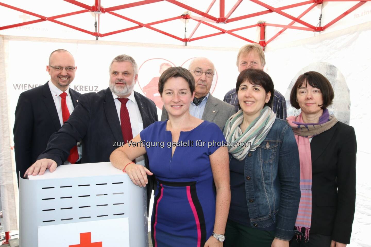 Stadträtin Sonja Wehsely, Bezirksvorsteher Karlheinz Hora und der Präsident des WRK Karl Skyba haben „das Stern“ eröffnet. Wiener Rotes Kreuz: Mit dem „das Stern“ bietet das Wiener Rote Kreuz ein neues Tages- und Beratungszentrum für Wohnungslose im 2. Bezirk