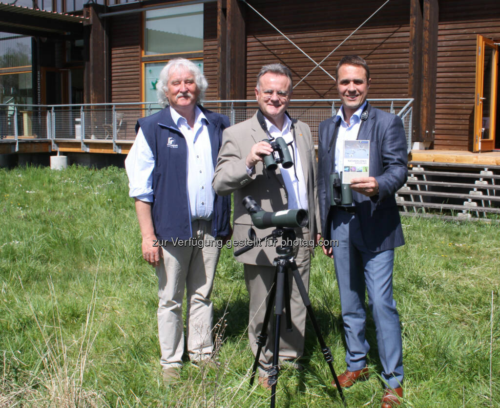 Direktor des Nationalparks Neusiedler See – Seewinkel, Kurt Kirchberger, Landeshauptmann und geschäftsführender Präsident von Burgenland Tourismus, Hans Niessl, Direktor von Burgenland Tourismus, Mario Baier: Burgenland Tourismus: Naturguide Burgenland, © Aussender (16.04.2015) 