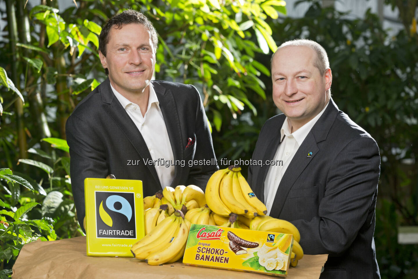 Ulf Schöttl, Marketingleiter Manner und Hartwig Kirner, GF Fairtrade: Josef Manner & Comp. AG: Casali-Schoko-Bananen ab sofort Fairtrade zertifiziert