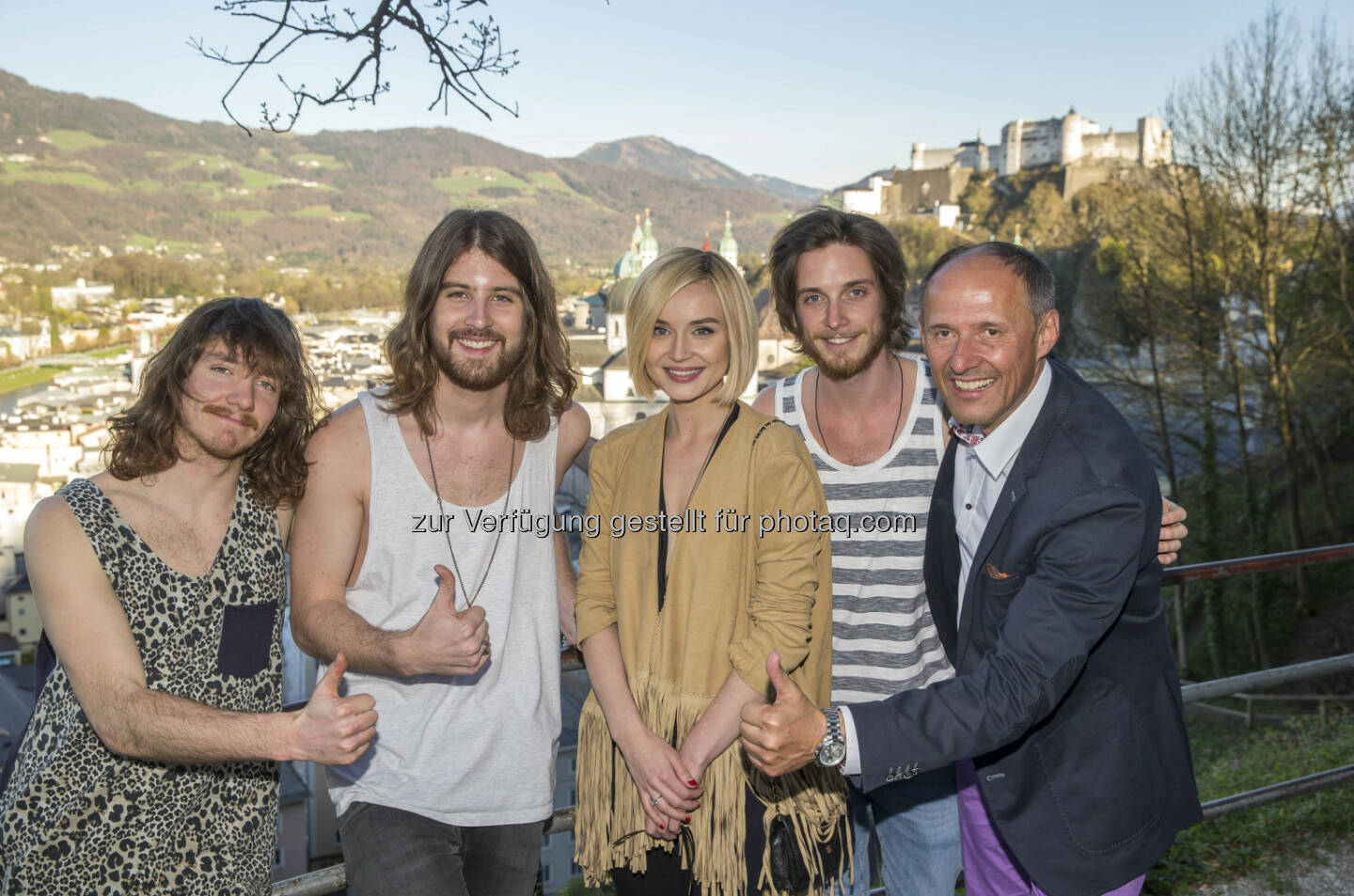 Markus Christ, Dominic Muhrer, Polina Gagarina, Florian Meindl, Leo Bauernberger: SalzburgerLand Tourismus: The Makemakes treffen Polina Gagarina in Salzburg, Foto: SLT/Kolarik