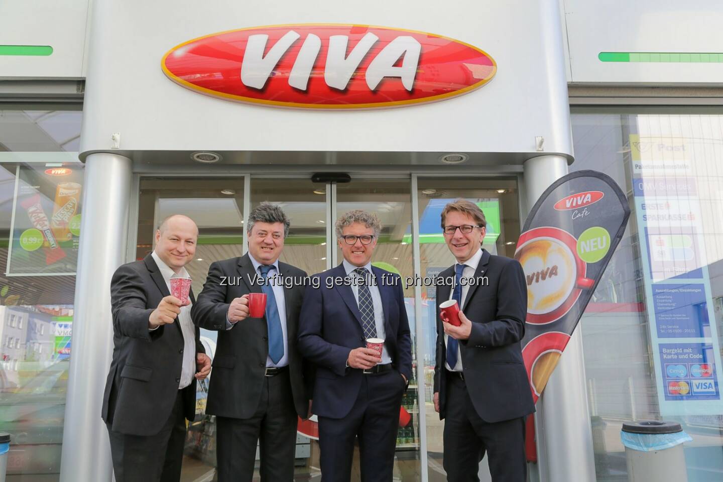 Hartwig Kirner, GF Fairtrade, Ivan Padelli Gimoka, Eigentümer, Alberto Pipan, Qualitätsmanager Gimoka, Alois Wach, Leiter OMV Tankstellengeschäft Österreich und Deutschland: OMV Aktiengesellschaft: Neuer Viva Cafe mit feinster italienischer Röstung an allen OMV Viva Stationen