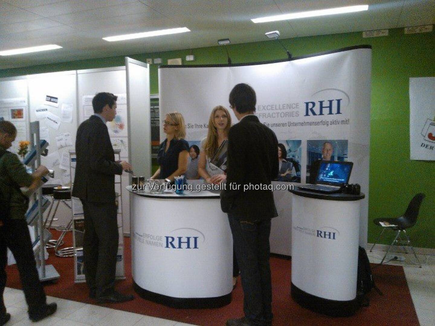 (c) RHI): Unsere Kolleginnen auf der IAESTE Firmenmesse am 17.10., Österreichs größter Karrieremesse für Studierende und AbsolventInnnen technischer und naturwissenschaftlicher Studienrichtungen