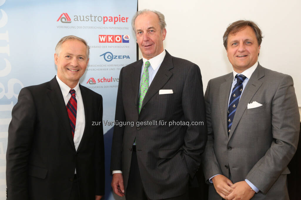 Max Oberhumer (Vizepräsident Austropapier, Sappi Austria), Alfred Heinzel (Präsident Austropapier, Heinzel Group), Christian Skilich (Vizepräsident Austropapier, Mondi Europe and International): Wirtschaftskammer Österreich: Austropapier präsentiert Branchenbericht 2014/15: Österreichische Papierindustrie liegt über EU-Durchschnitt, © Aussender (29.04.2015) 