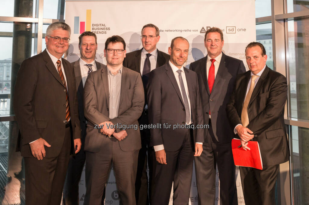 Josef Kinast (Siemens AG/IV), Olaf Hahn (IBM Österreich), Marco Mülleder (Navax Unternehmensgruppe), Helmut Pöllinger (Brainloop Austria GmbH), Walter Schickmaier (voestalpine Stahl GmbH), Wilfried Sihn (Fraunhofer Austria Research GmbH/TU Wien), Thomas Stern (Moderation, Braintrust): APA - Austria Presse Agentur: Industrie 4.0: Smarte Fabriken werden Produktion massiv verändern, © Aussender (29.04.2015) 