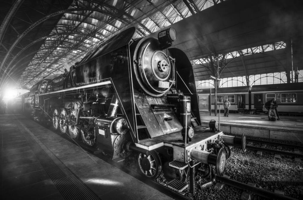 Lokomotive, Dampf, Bahnhof, Platfform http://www.shutterstock.com/de/pic-173085770/stock-photo-steam-locomotive-stands-on-the-platform-of-the-station.html, © www.shutterstock.com (30.04.2015) 