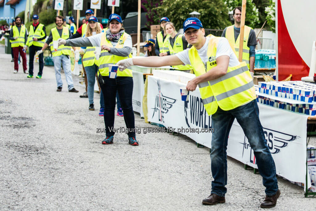 Volunteers hand out water to the participants at the Wings for Life World Run in St. Poelten, Austria on May, 3rd 2015. // Philipp Greindl for Wings for Life World Run // Please go to www.redbullcontentpool.com for further information. // , © © Red Bull Media House (04.05.2015) 