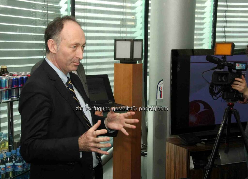 Attila Dogudan -  Pressekonferenz am Salzburger Flughafens, Hangar 7 (Foto: presse@salzburg-airport.at) (25.02.2013) 