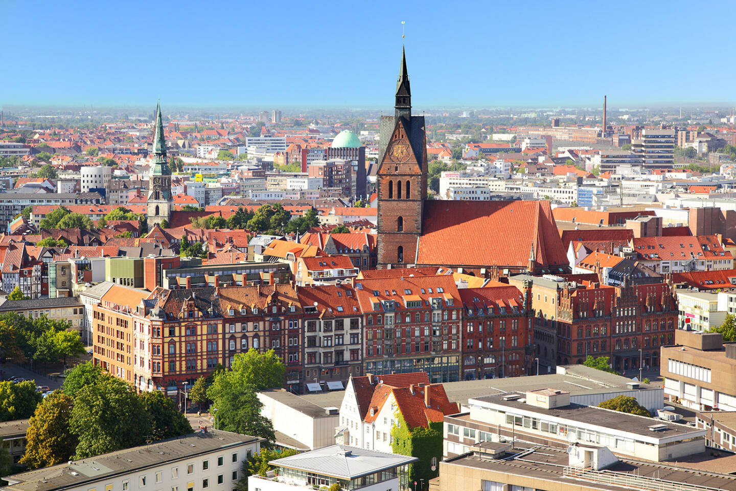 Hannover, Stadt-Zentrum, http://www.shutterstock.com/pic-112302332/stock-photo-panoramic-view-of-hanover-city-germany.html