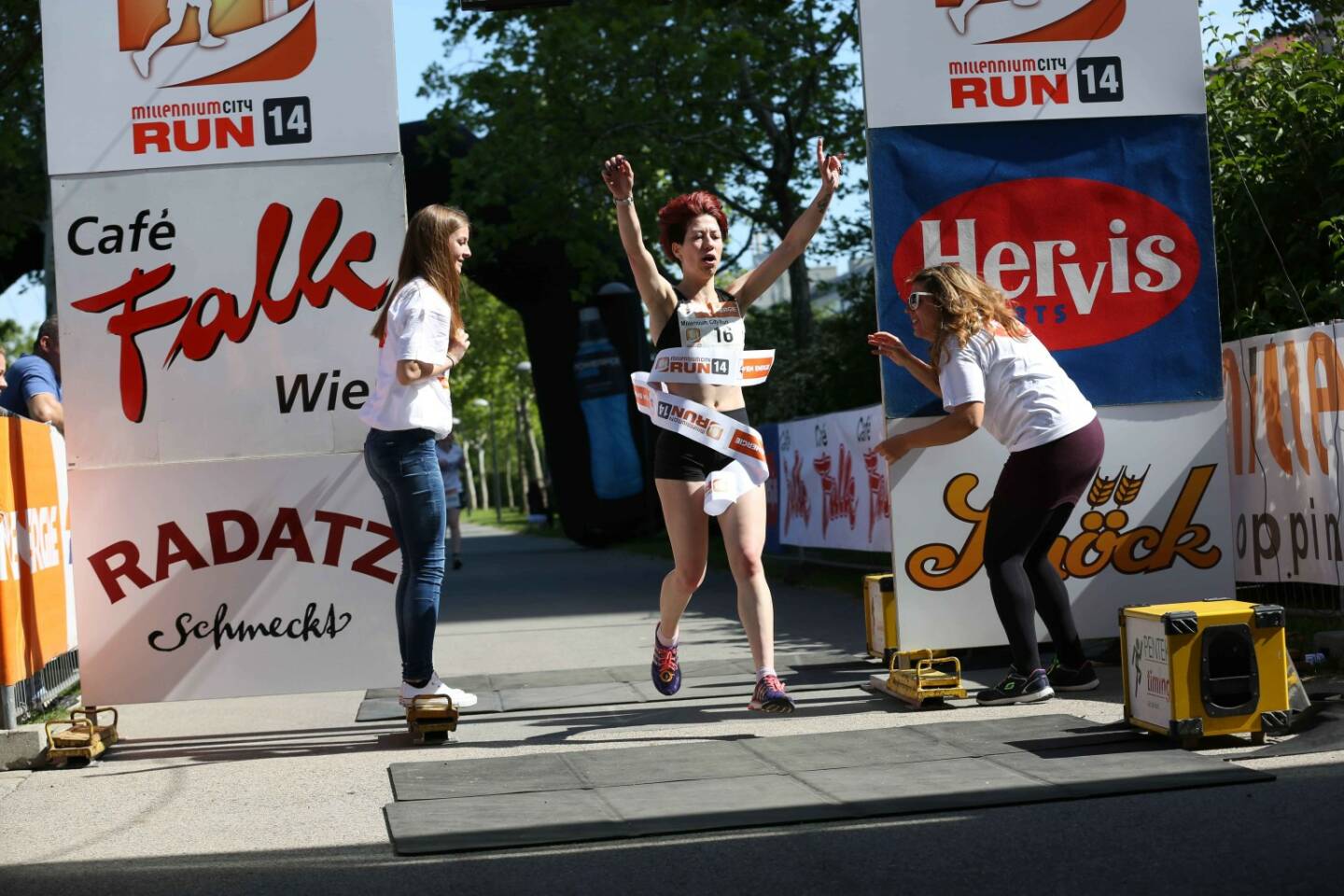 Laura Nicoletta Ghelmez beim Millennium City Run 2014: Getreu seinem Motto „Sport für die ganze Familie“ hält der Millennium City Run auch in seiner elften Auflage am 9. Mai 2015 entlang der Waterfront und über die Donauinsel für alle Altersklassen etwas bereit.