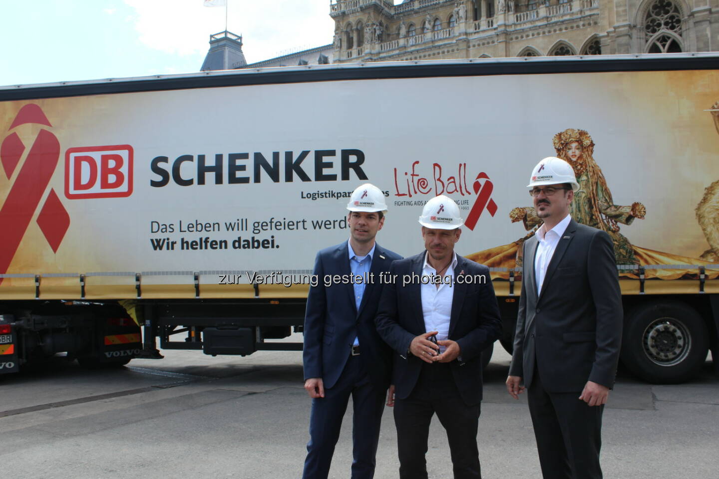 Alexander Winter, Mitglied des Vorstandes von DB Schenker in Österreich und Südosteuropa; Gery Keszler, Organisator des Life Ball 2015; Rainer Gschwandner, Head of Fairs & Exhibitions: DB Schenker in Österreich: Life Ball 2015 setzt auf Logistik Know-how von DB Schenker