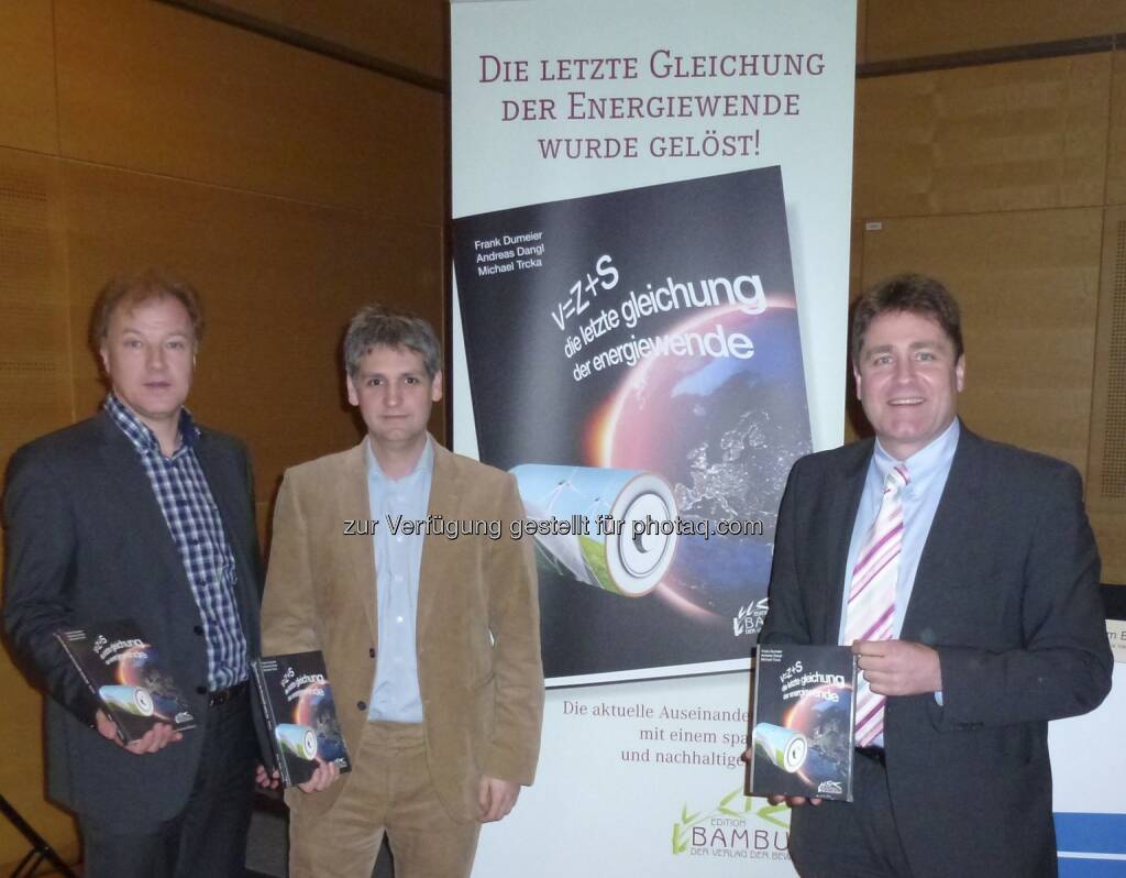Dumeier, Dangl, Trcka stellten im Rahmen der Windenergiemesse EWEA in Wien das neue Buch V=Z+S - die letzte gleichung der energiewende vor, erschienen in der Edition Bambus (c) Aussendung (26.02.2013) 