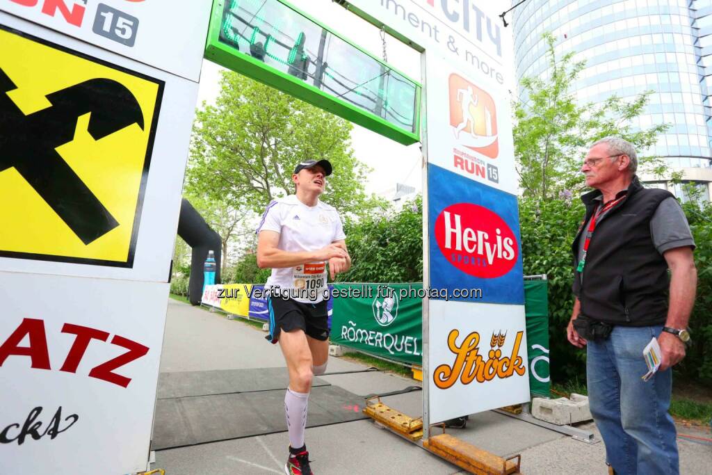 Grzegorz Ziola, 3. Platz Herren Millennium City Run 2015 über die 5km Distanz, © leisure.at/Ludwig Schedl (10.05.2015) 