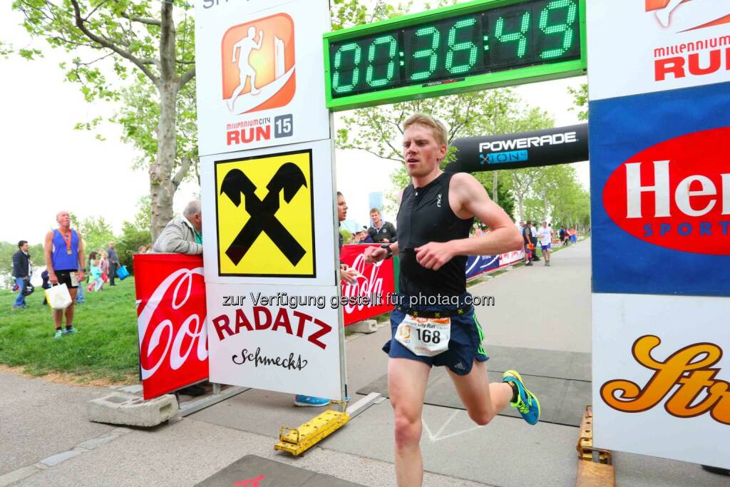Hannes Kohlroser, 3. Platz Millennium City Run 2015 über die 10km Distanz, © leisure.at/Ludwig Schedl (10.05.2015) 