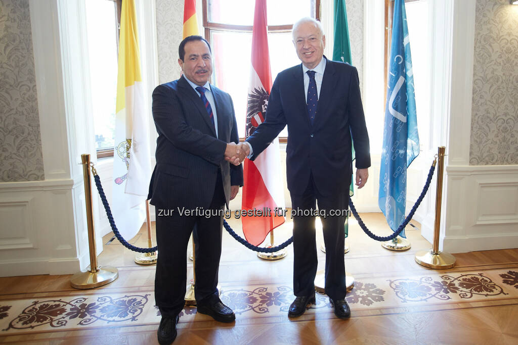 Der Spanische Außenminister Jose Manuel Garcia-Margallo und Generalsekretär des Kaiciid Faisal Bin MuaammarKAICIID Dialogue Centre: Spanischer Außenminister auf offiziellem Besuch bei Kaiciid (11.05.2015) 