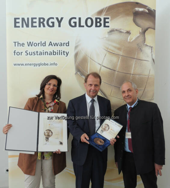 Gabriela Maria Straka, Leiterin Kommunikation/PR + CSR bei der Brau Union Österreich; Markus Liebl, Generaldirektor Brau Union Österreich; Wolfgang Neumann, Gründer des Energy Globe: Brau Union Österreich AG: Energy Globe 2015: Brau Union Österreich holt weltweit bedeutendsten Umweltpreis in Niederösterreich, © Aussendung (12.05.2015) 