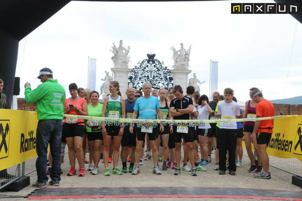 Raiffeisen Schlössermarathon 2015, vor dem Start, © MaxFun Sports (17.05.2015) 