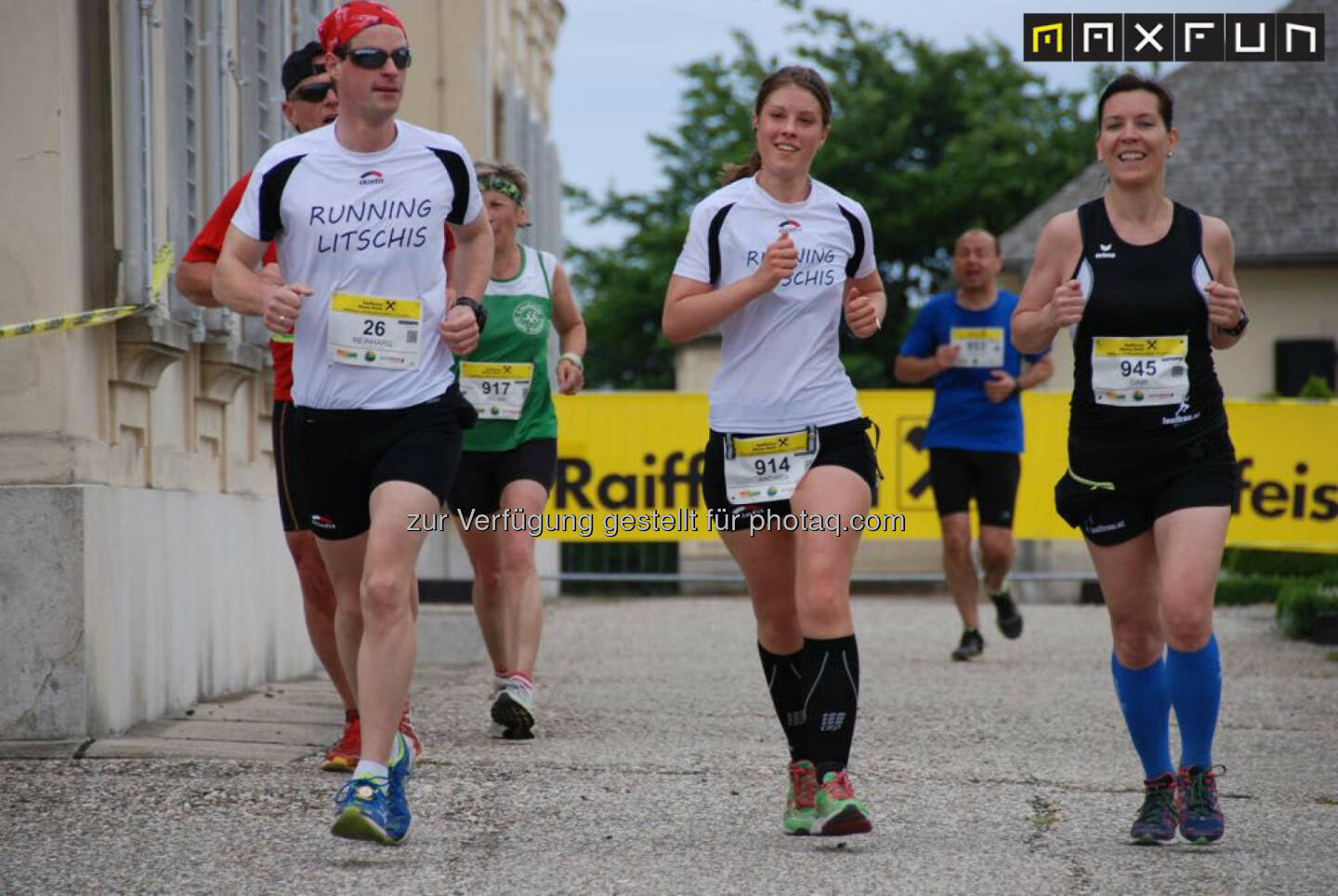 Raiffeisen Schlössermarathon 2015, rechts aussen: Lauffrau Gabi Görtler
