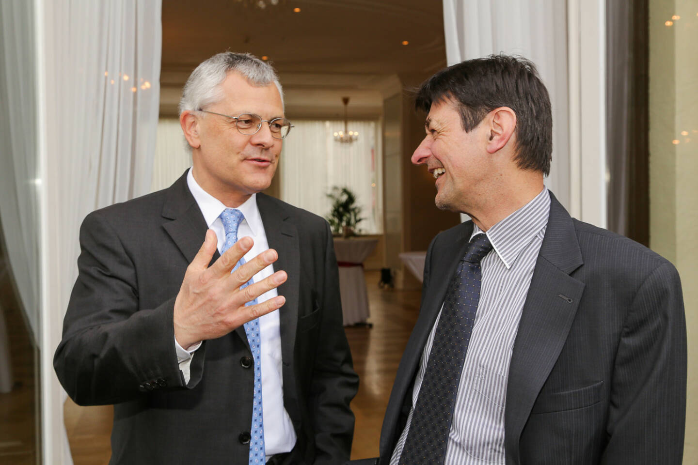 Michael Buhl im Gespräch mit Peter Brezinschek, Leiter von Raiffeisen Research