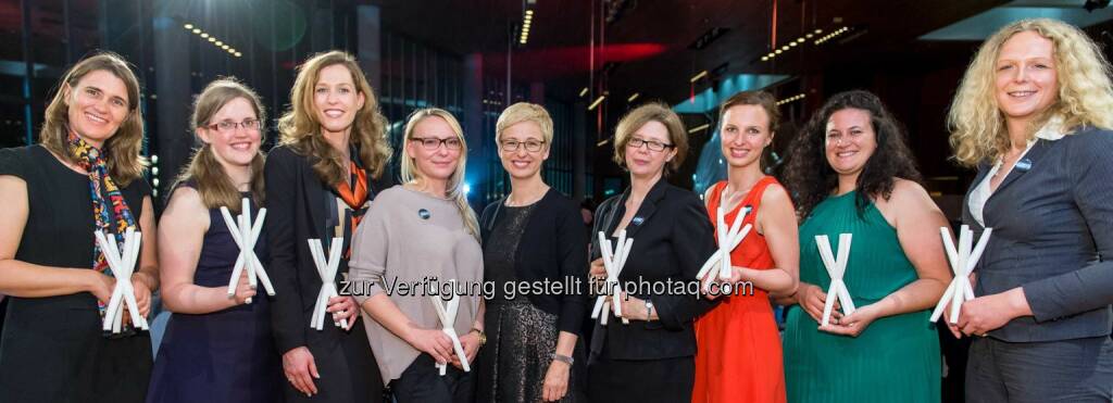 Irene Tiemann-Boege, Johanna Novacek; Daniela Schrack; Sibylle Jilg; Landesrätin Doris Hummer; Karin Bruckmüller; Anna-Maria Lipp; Elisa Tordin; Deitermann: Großer Erfolg der Johannes Kepler Universität (JKU) Linz beim OÖ Forscherinnen-Award 2015: Wissenschafterinnen von Oberösterreichs größter Bildungs- und Forschungseinrichtung stellten bei der großen Verleihung am 19. Mai 2015 im Linzer Musiktheater gleich 5 der 8 Preisträgerinnen. (C) cityfoto, © Aussendung (21.05.2015) 