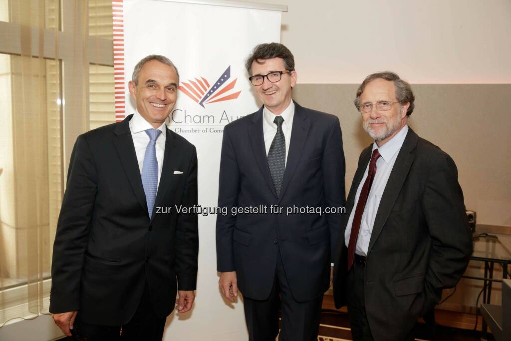 AmCham-Präsident Norbert B. Lessing, Bernhard Gröhs, Managing Partner Deloitte Österreich, Friedrich Rödler, Erste Group: AmCham Austria diskutierte beim Business Lunch im Hotel Marriott den über Nacht eingereichten Entwurf für die Steuerreform., © Aussender (21.05.2015) 