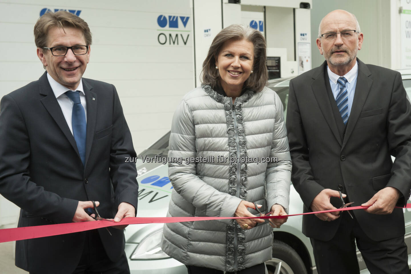 Alois Wach, Leiter des OMV und Avanti Tankstellennetzes in Österreich und Deutschland; Landesrätin Patrizia Zoller-Frischauf; Walter Böhme, OMV Leiter Innovationen: OMV Aktiengesellschaft: OMV eröffnet Wasserstoff-Tankstelle in Innsbruck