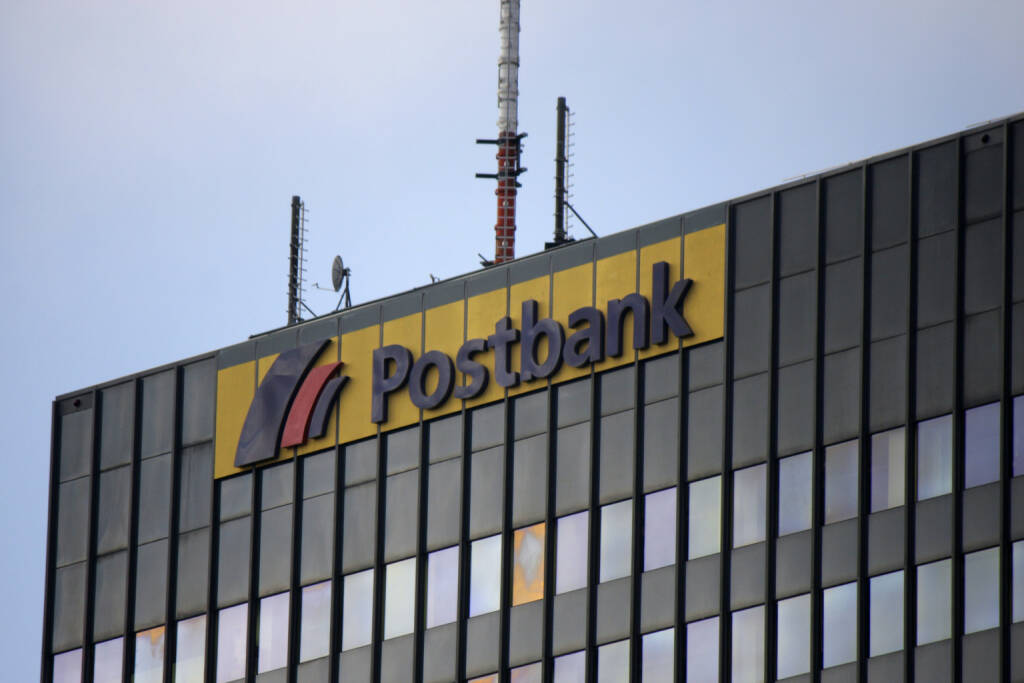 Deutsche Postbank, Logo <a href=http://www.shutterstock.com/gallery-320989p1.html?cr=00&pl=edit-00>360b</a> / <a href=http://www.shutterstock.com/editorial?cr=00&pl=edit-00>Shutterstock.com</a>, © www.shutterstock.com (22.05.2015) 