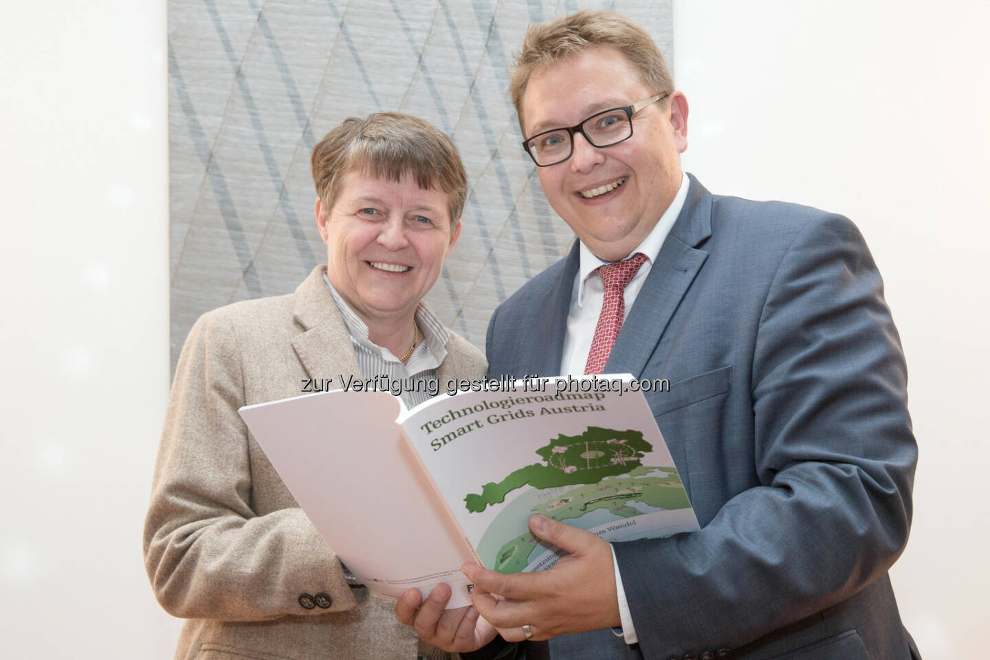 Brigitte Ederer, Obfrau FEEI, und E-Control-Vorstand Martin Graf: Energie-Control Austria: E-Control und FEEI: Mehr Intelligenz für die Energieversorgung